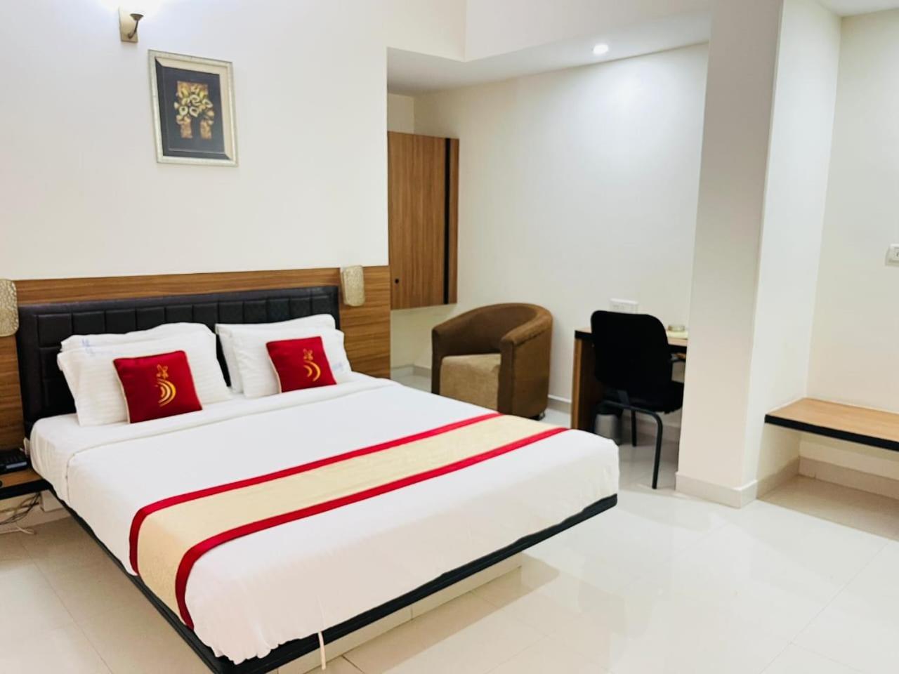 Hotel Grand Bee Bangalore Exterior photo